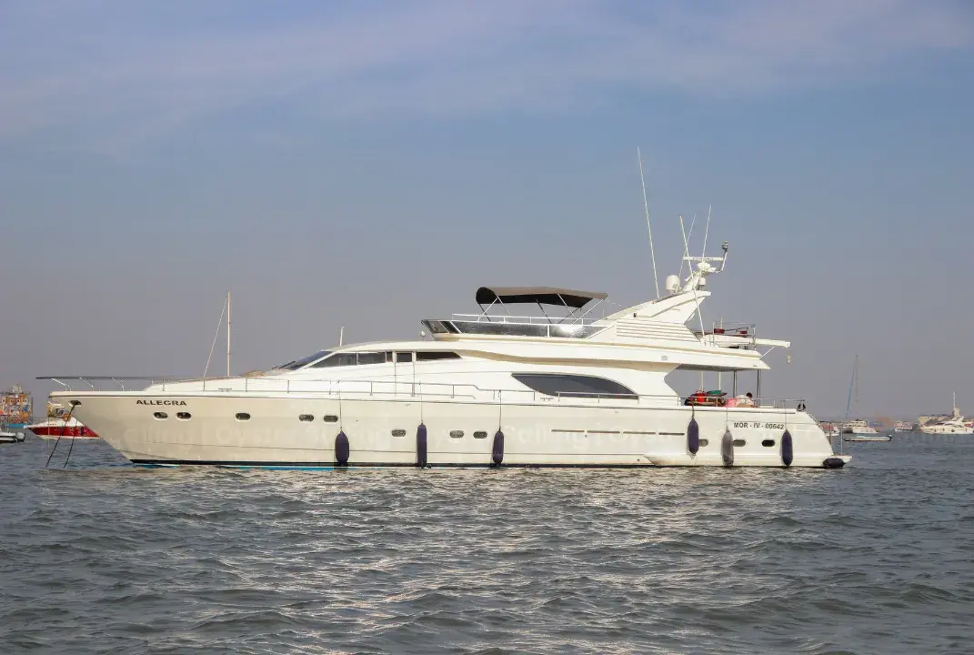 F880_Motor_Yacht (1)