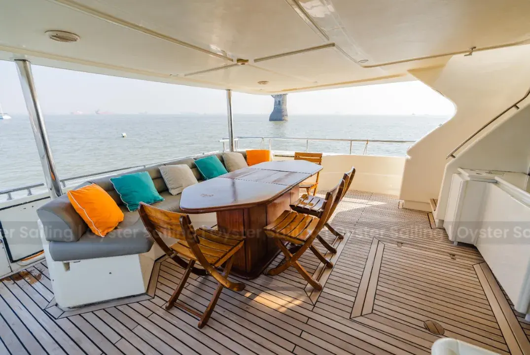 F880_Motor_Yacht (3)