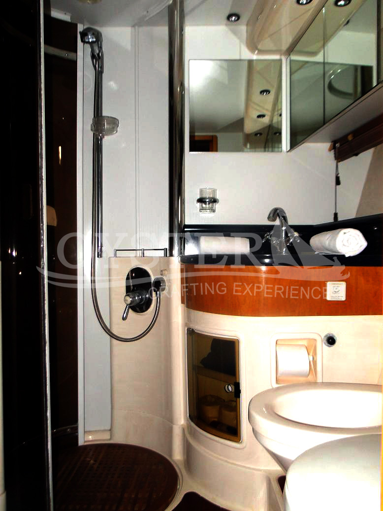 Oyster Sailing_Fairline 55 (23)
